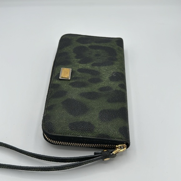 B2. Dolce & Gabbana Wristlet Wallet - Picture 6 of 8